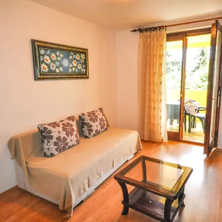 Apartman In Novigrad By Interhome